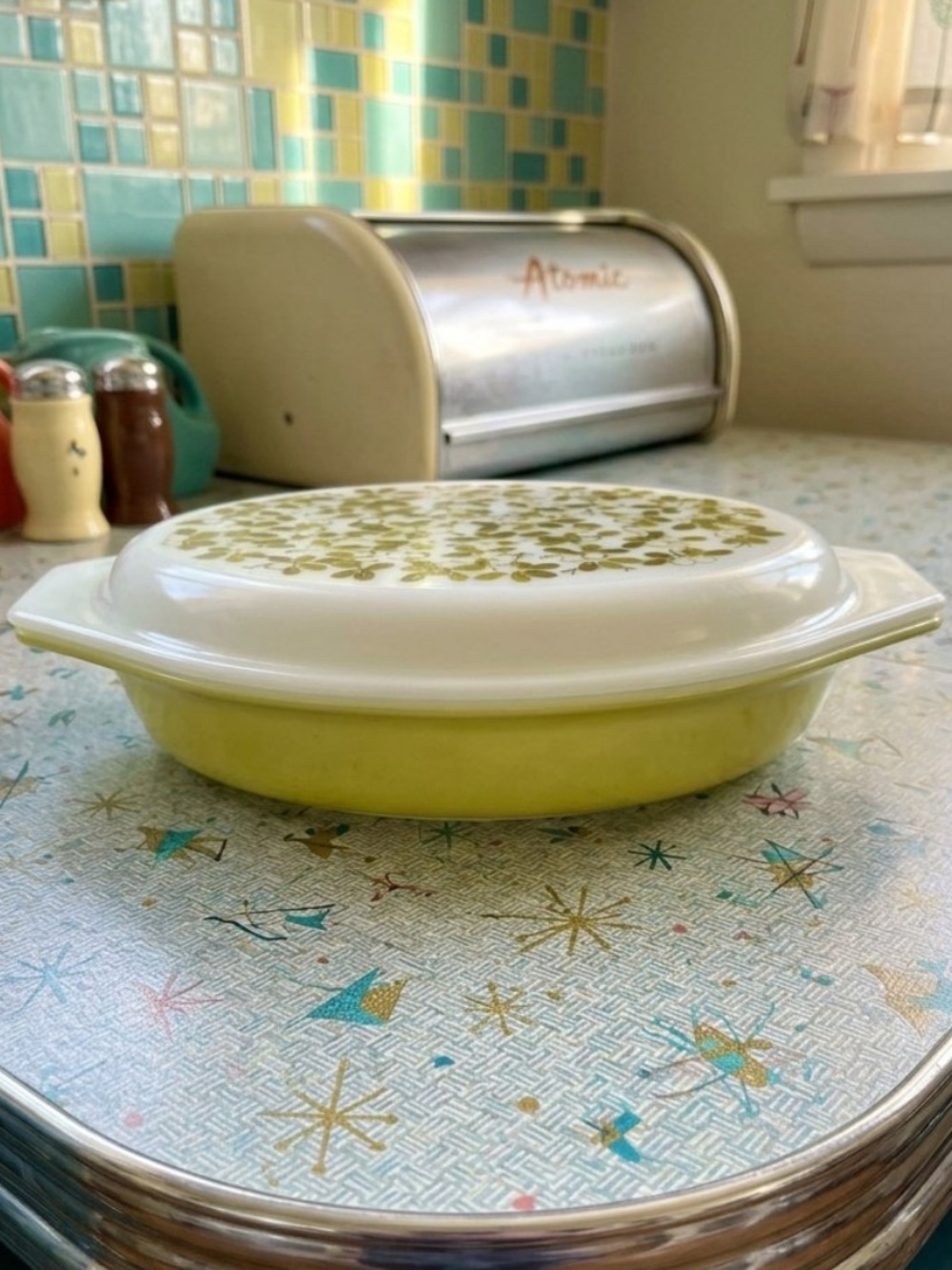 Vintage PYREX Casserole Dish with Green Floral Lid
Excellent condition